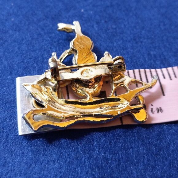 Vintage Gold Tone Metal  Mother of Pearl Disc Ship Brooch Cottagecore Nautical - Picture 4 of 7